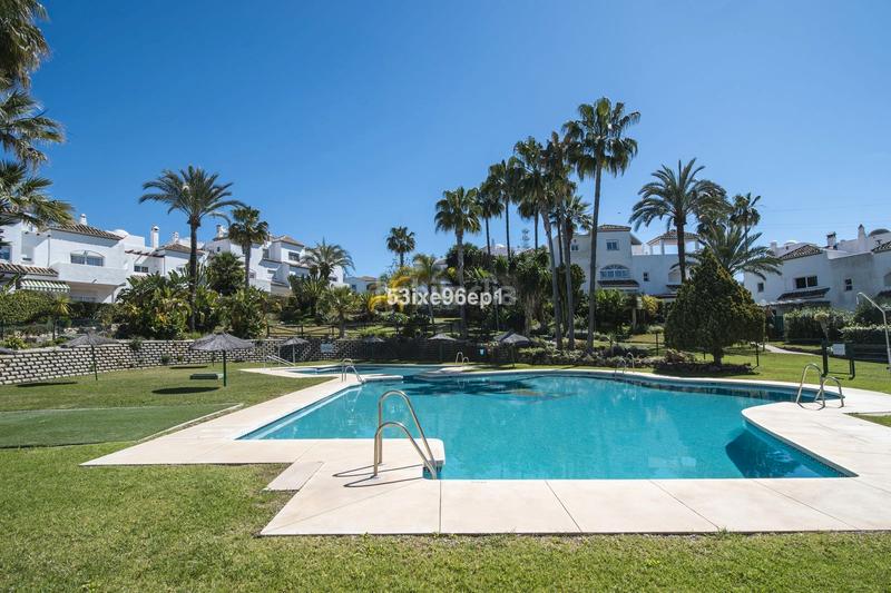 Foto 0d40d39b-5723-4557-9410-f58b7a79d7af. Casa pareada en carretera de cádiz km 159 el padrón: tu paraíso familiar en Estepona