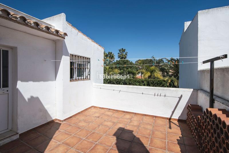 Foto 12db888f-626c-47b0-85e4-8aad5ec031df. Casa pareada en carretera de cádiz km 159 el padrón: tu paraíso familiar en Estepona