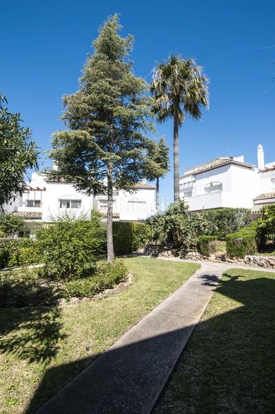 Foto 418204aa-4308-4aa9-a266-f14533b5d5e2. Casa pareada en carretera de cádiz km 159 el padrón: tu paraíso familiar en Estepona