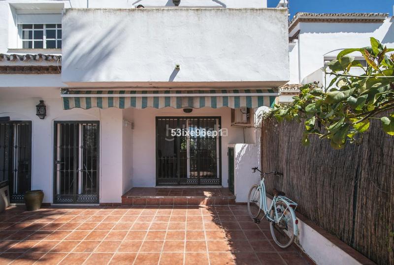 Foto 912cdefa-1368-40d6-bba4-8dbfebf2c59d. Casa pareada en carretera de cádiz km 159 el padrón: tu paraíso familiar en Estepona
