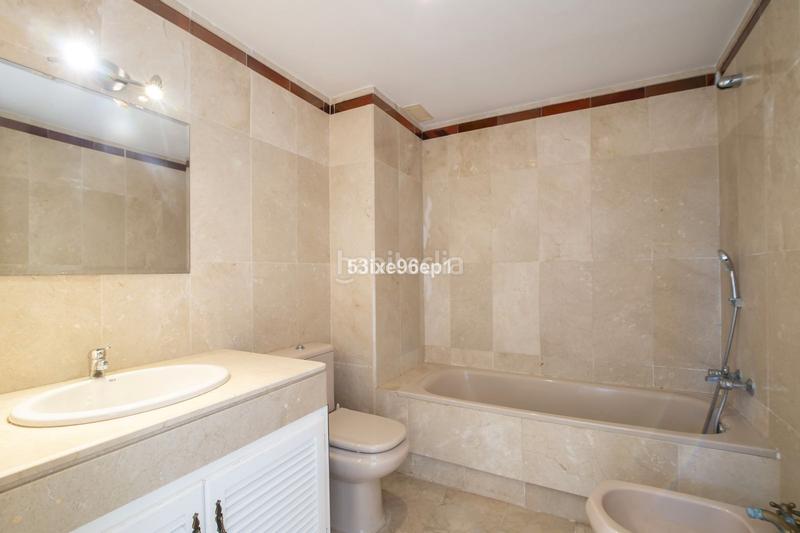 Foto 95b5aa24-ea8c-4b34-a583-268ce43ccf14. Casa pareada en carretera de cádiz km 159 el padrón: tu paraíso familiar en Estepona