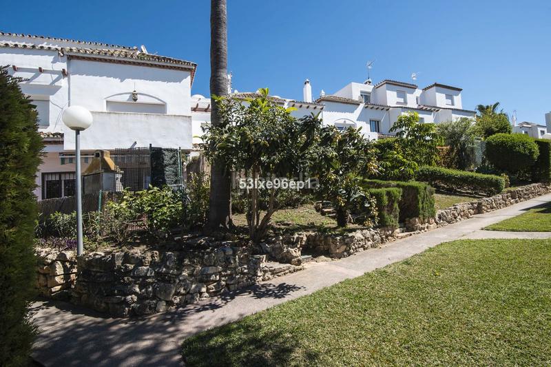 Foto b826da66-ff54-401e-9b7f-15cc00aa7b1b. Casa pareada en carretera de cádiz km 159 el padrón: tu paraíso familiar en Estepona