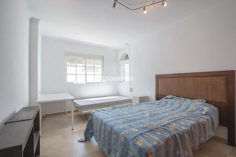 Foto bc86b9e5-6129-43d5-81e3-18456ebc8e8f. Casa pareada en carretera de cádiz km 159 el padrón: tu paraíso familiar en Estepona