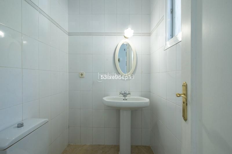 Foto e1f18939-df4b-4bce-b0e3-b99ab25c79fa. Casa pareada en carretera de cádiz km 159 el padrón: tu paraíso familiar en Estepona