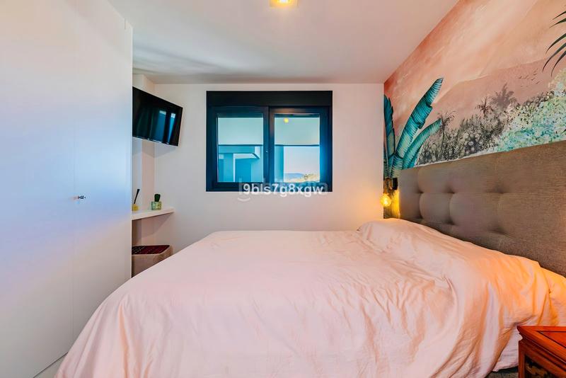 Foto 56ee794d-14a2-4455-b6e4-63d365d8d12f. Piso en calle Parque Central 5 lujo moderno en la nueva milla de oro en Estepona
