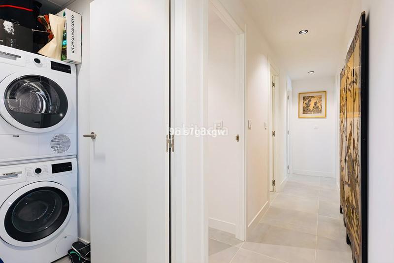 Foto 5c9dd542-95ea-4ae7-96ed-bf9ce0de709a. Piso en calle Parque Central 5 lujo moderno en la nueva milla de oro en Estepona