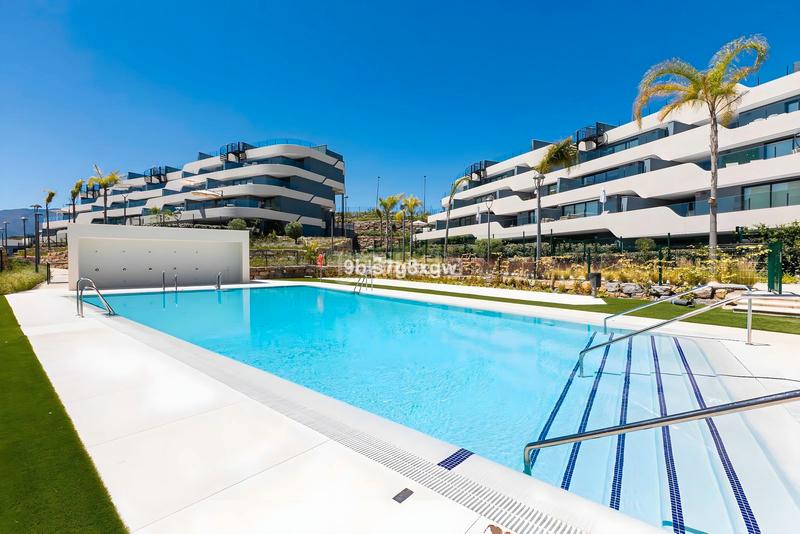 Foto 8d1fcc76-8c8f-42ef-a4ca-7348a1a7f9ba. Piso en calle Parque Central 5 lujo moderno en la nueva milla de oro en Estepona