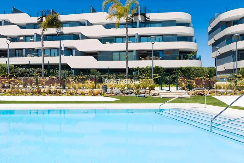 Foto 8d86bb54-75ed-41da-a401-81ca27c8d454. Piso en calle Parque Central 5 lujo moderno en la nueva milla de oro en Estepona