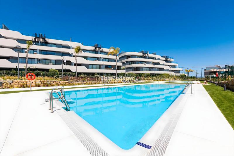 Foto 9ce9061b-1152-44e4-9a1d-ac61a7f5f4d4. Piso en calle Parque Central 5 lujo moderno en la nueva milla de oro en Estepona
