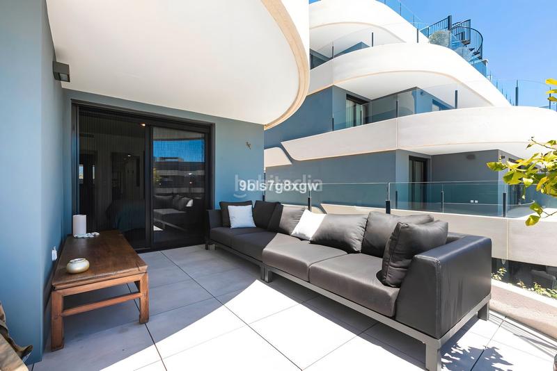 Foto a62fc7a8-0f36-451a-9d9e-2c403ea824a4. Piso en calle Parque Central 5 lujo moderno en la nueva milla de oro en Estepona