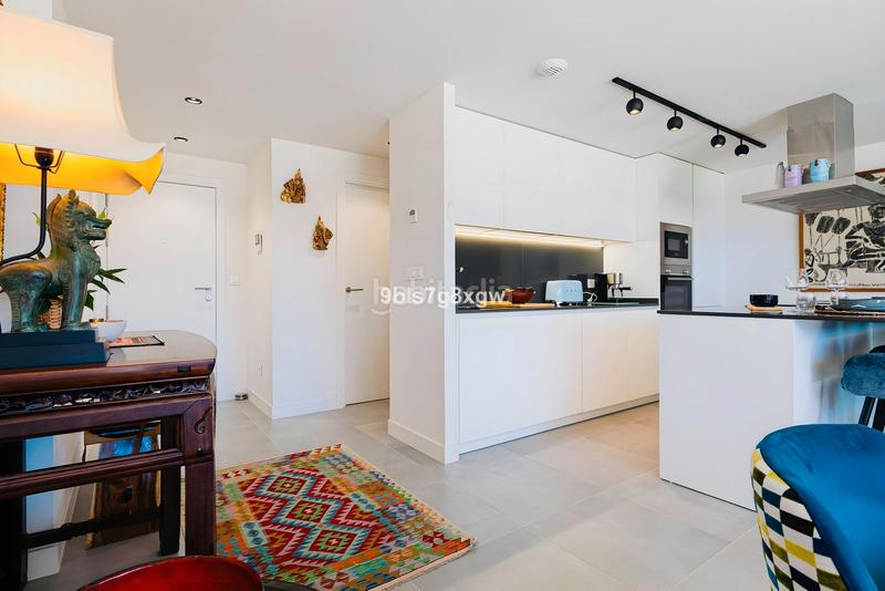 Foto d0e01182-ca31-42ef-b388-fb18fb6efabc. Piso en calle Parque Central 5 lujo moderno en la nueva milla de oro en Estepona