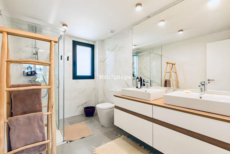 Foto ed775d9a-6dde-47dc-b71d-a022c03754e8. Piso en calle Parque Central 5 lujo moderno en la nueva milla de oro en Estepona