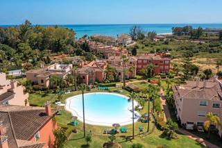 Pis  Calle benalauria 11. Estepona: tu paraíso con jardín privado
