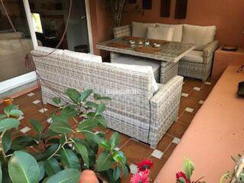 Foto 07f93b49-8e45-47c7-a192-f42e4b15b390. Etagenwohnung in urbanización alhambra del golf 19 in Estepona