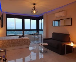 Location Attique  Calle conde de las navas. Tu hogar en el corazón de nueva andalucía: estilo, vistas y como