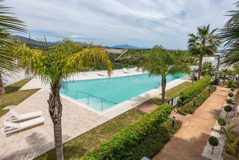 Foto 1236cc14-cece-4be5-b3d4-013c6428d12e. Àtic amb piscina a Estepona golf Estepona