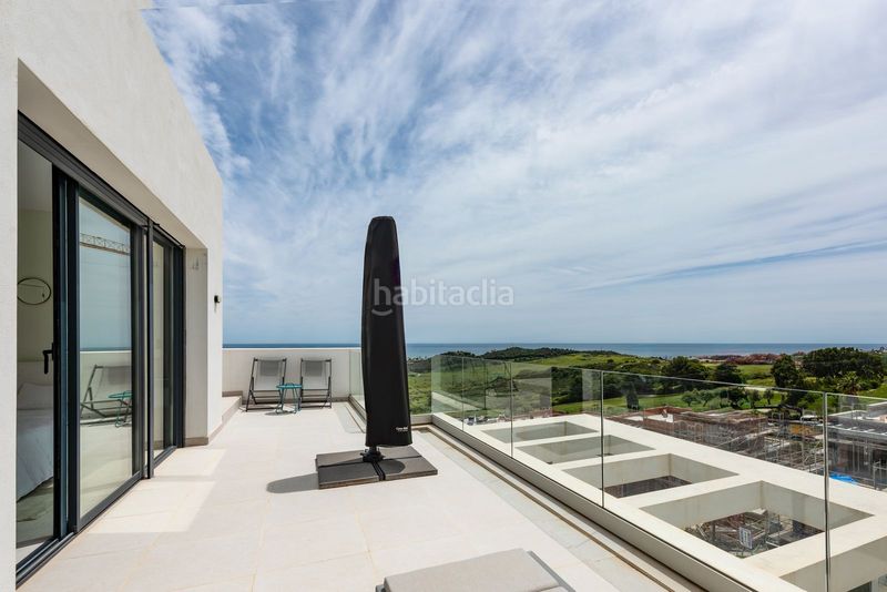 Foto 2ff5f0b0-12a8-492e-8e9b-2b78d079207e. Àtic amb piscina a Estepona golf Estepona