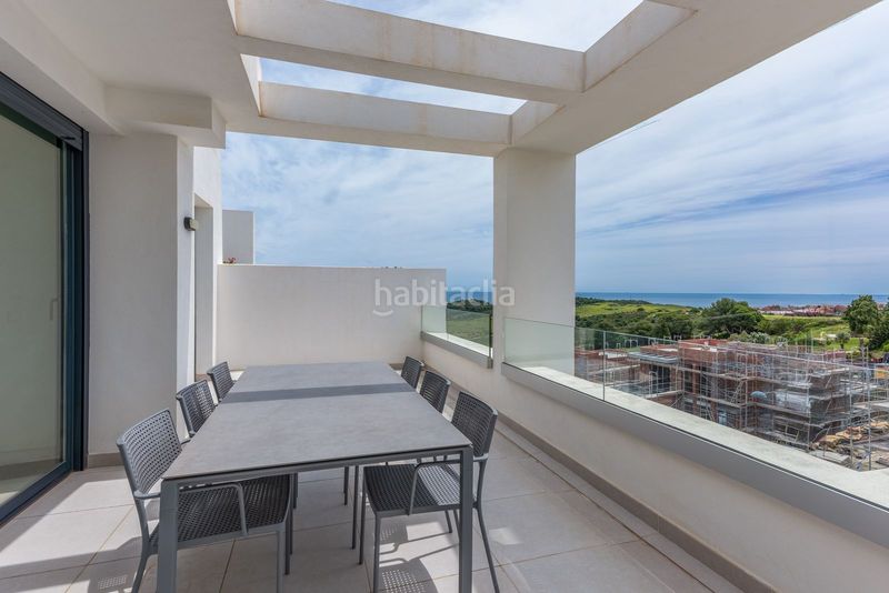 Foto 840f1e55-e396-4e37-b2fb-733f4e8ecda7. Àtic amb piscina a Estepona golf Estepona