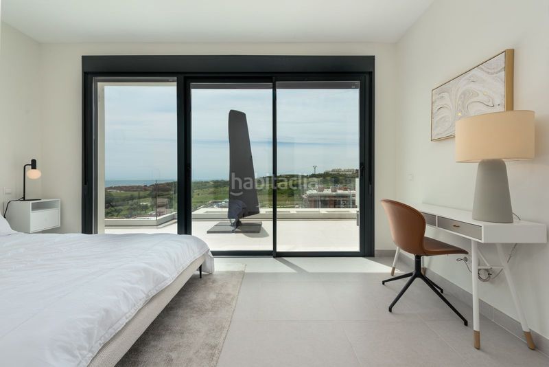 Foto b5dd205d-d1e3-4441-8f66-97deadc194f9. Àtic amb piscina a Estepona golf Estepona