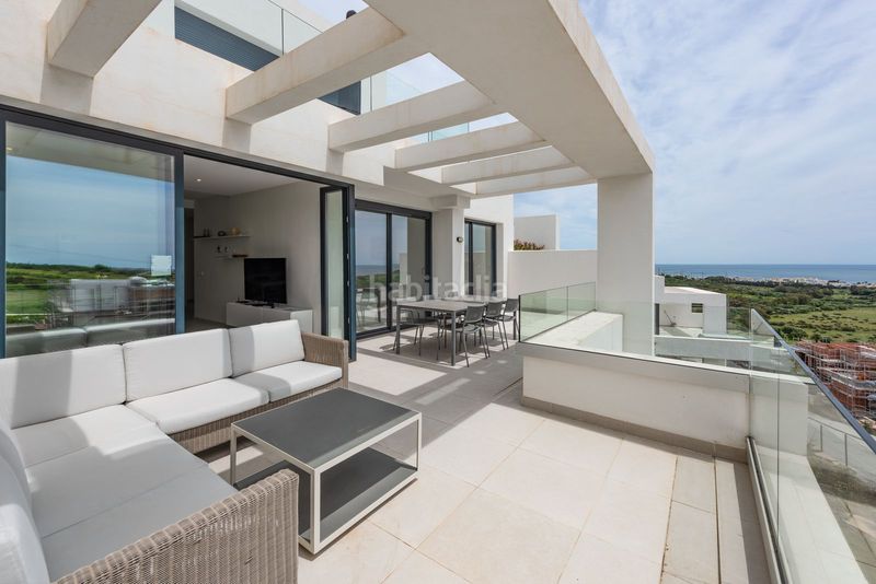 Foto fc5f7dcc-50c2-473b-acd7-f19f8dbc1c22. Àtic amb piscina a Estepona golf Estepona