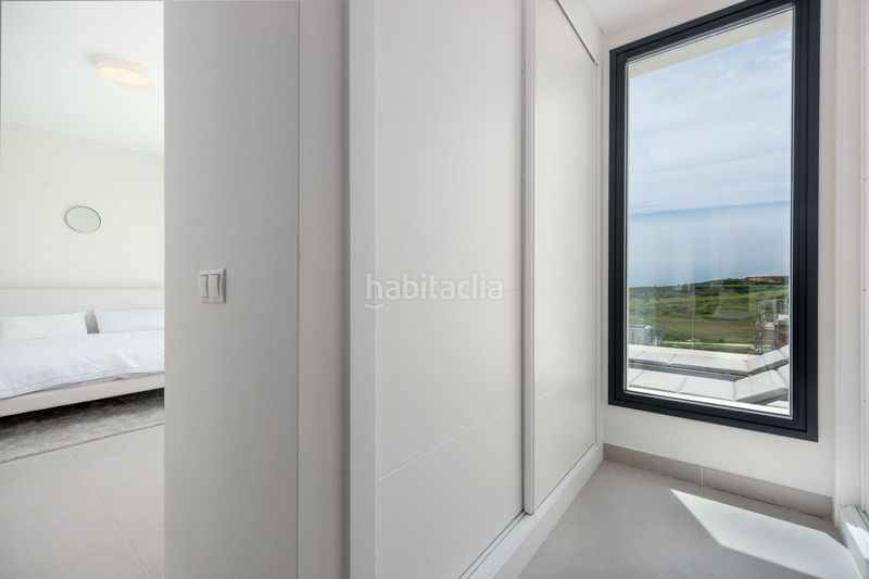 Foto ffe69bbd-675f-47ea-861a-1d00bac27a98. Àtic amb piscina a Estepona golf Estepona