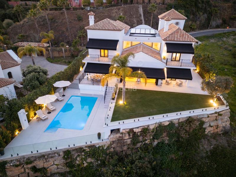 Foto 010b8aad-4fd0-40dd-8c73-bb29b18737ac. Chalet una joya de lujo : tu villa familiar en la próspera costa del sol en Benahavís
