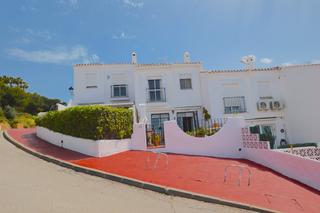 Reihenhaus in Alto de los Monteros. Vistas de ensueño y vida familiar: tu hogar en altos de los mont