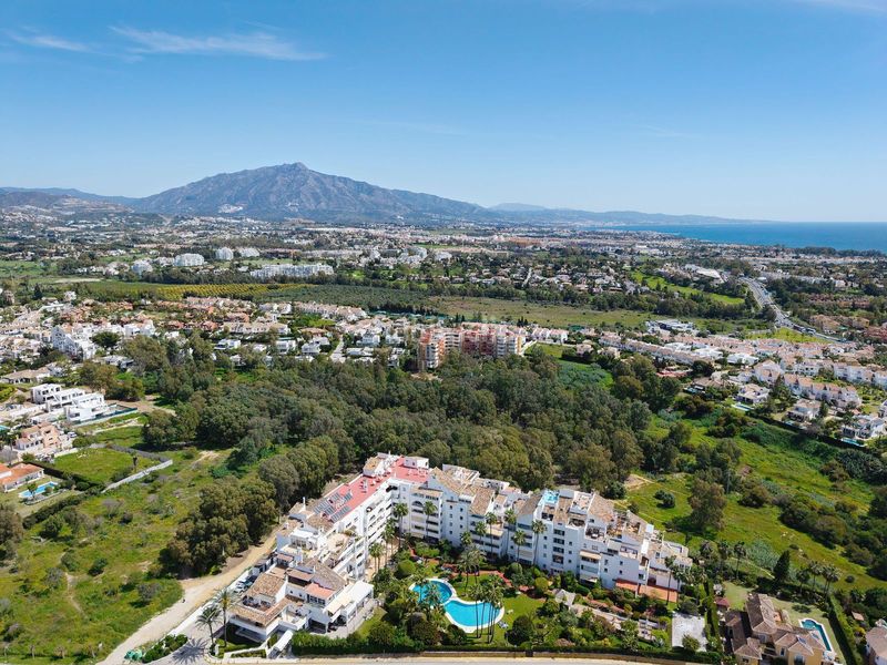 Foto b565d168-1bd6-453f-a989-d836341dac66. Pis amb piscina a Nueva Atalaya Estepona