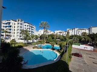 Apartament a Puerto Banús. Invierte en el corazón de puerto banús: un lienzo en blanco para