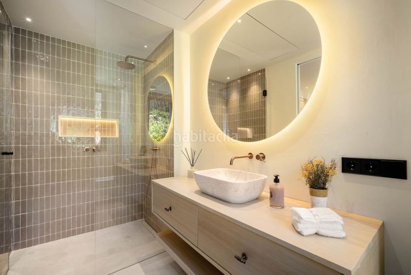 Foto ff1e885f-c10b-4970-a7b3-c77ab322a7f8. Xalet amb piscina a Las Brisas Marbella