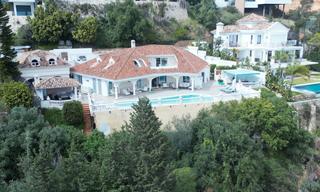 Xalet a La Quinta. Impresionante villa clásica con vistas panorámicas al mar en la