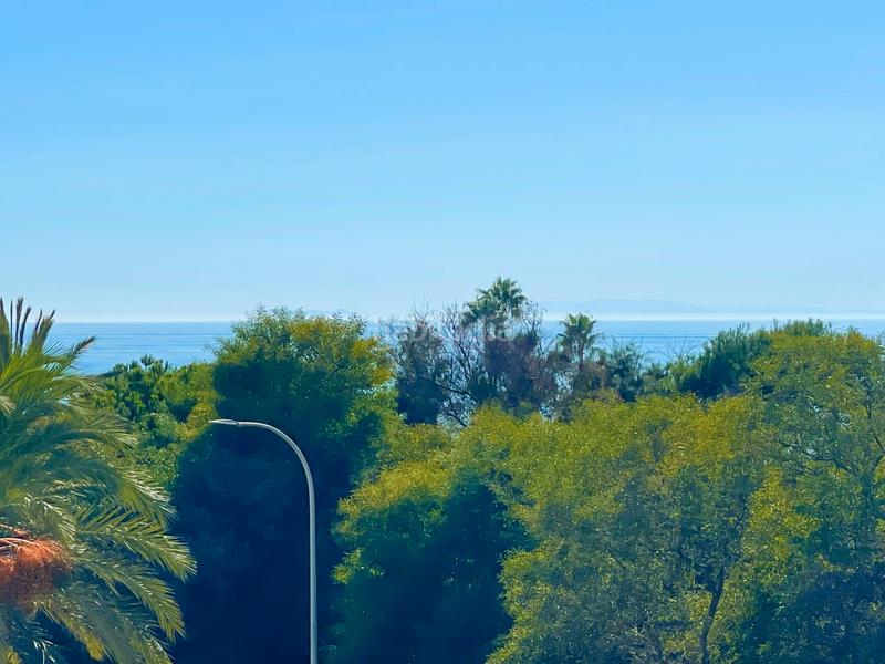 Foto e40ea367-c834-4ab9-a906-bcff86af9815. Affitto a tre livelli con parcheggio piscina in Romana Playa Marbella