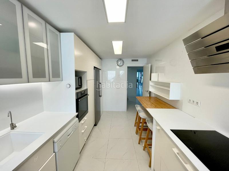 Foto 05e18575-ad2b-49ae-bbea-d0a39ea9c309. Location triplex avec parking piscine dans Romana Playa Marbella