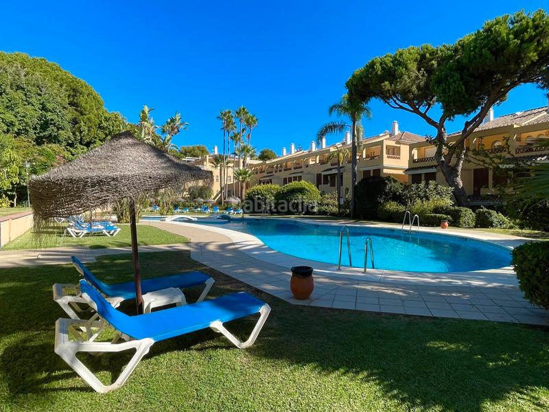 Foto f99fd143-b911-4171-84d7-d628343b6e8a. Miete dreistöckige wohnung mit parking pool in Romana Playa Marbella