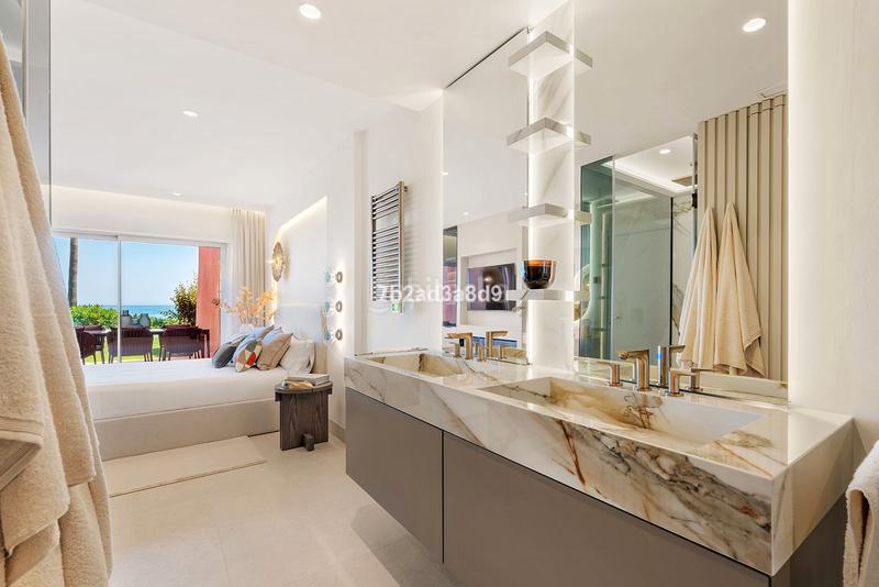 Foto 5143cb13-6f7a-4b36-9351-48b81c908867. Appartamento con piscina in Guadalmansa Estepona