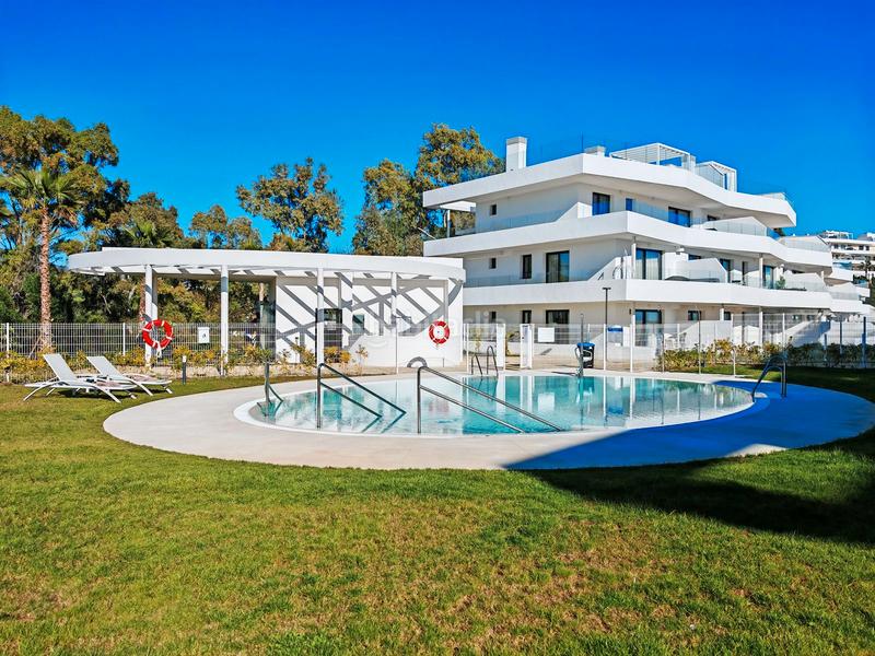 Foto 7546e2c0-0763-4571-8471-80ec1df40914. Flat with pool in Benatalaya Estepona
