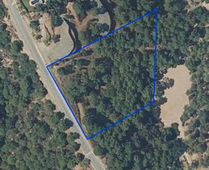 Terreno residencial en Benahavís pueblo. Inversión de élite: villa de diseño con licencia aprobada en mar