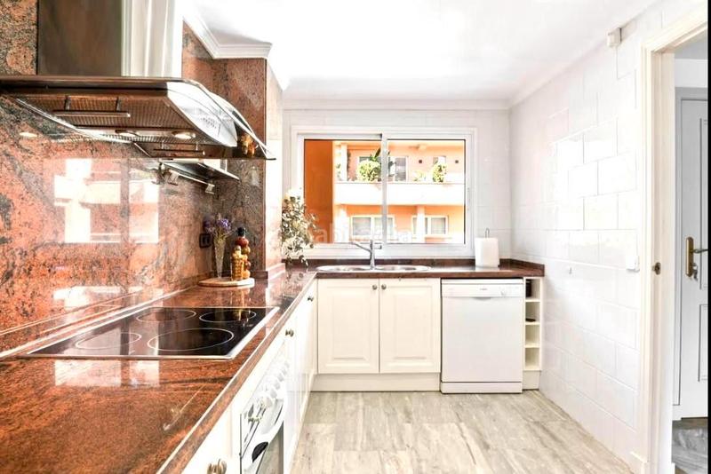 Foto 1f6ba486-04dd-4caa-992f-b695e82cb80b. Affitto appartamento con parcheggio piscina in Puerto Banús Marbella