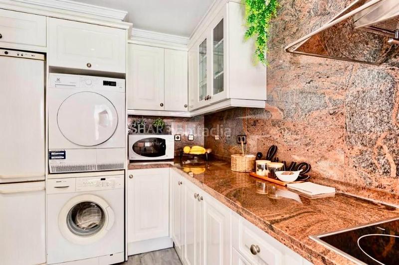 Foto 90e72a71-a8dc-4d9c-bc70-d83e39f5ee09. Alquiler piso espacio y luz con terraza privada en Marbella