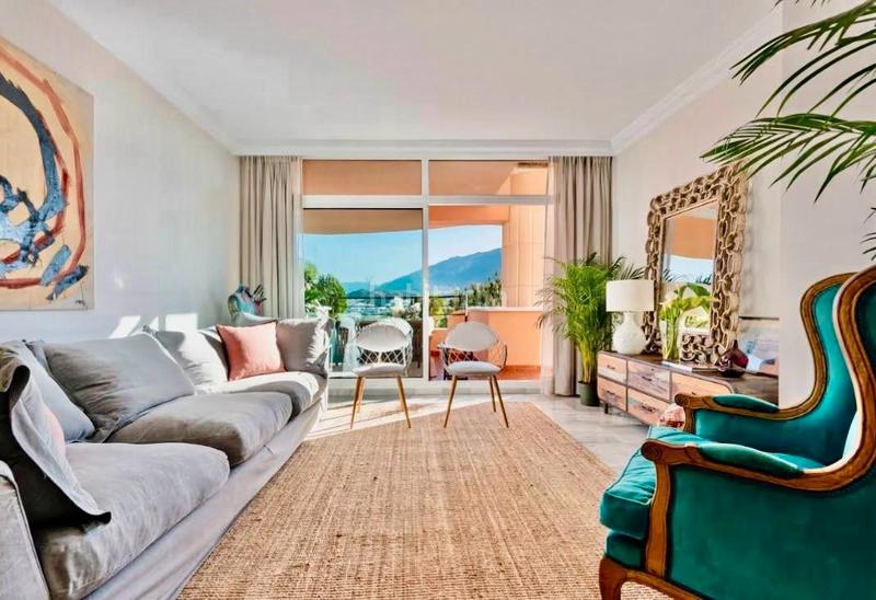 Foto f48bf192-1faa-420b-aa36-0b0205940189. Location appartement avec parking piscine dans Puerto Banús Marbella