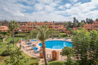 Àtic a Urbanizacion bahia de casares 7. Ático impecable con terraza y vistas al mar en casares