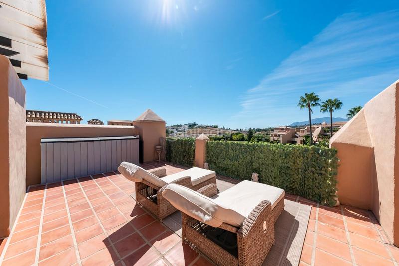 Foto 0a283cf5-a8be-426b-bdce-31179c0931a9. Duplex in urbanizacion cartuja del golf 12 in Nueva Atalaya Estepona