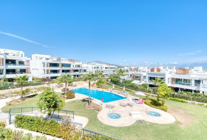 Foto 1ab50657-c5b1-49d3-9ec5-2b8ecd130312. Alquiler ático en n/a vida de lujo : ático con 198 m² de terrazas y vistas panorámicas en Estepona