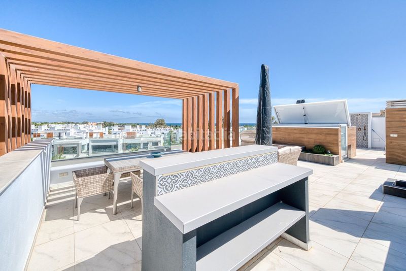 Foto 5a7c9aa4-5ac4-471c-9b48-8b6e721191e6. Alquiler ático en n/a vida de lujo : ático con 198 m² de terrazas y vistas panorámicas en Estepona
