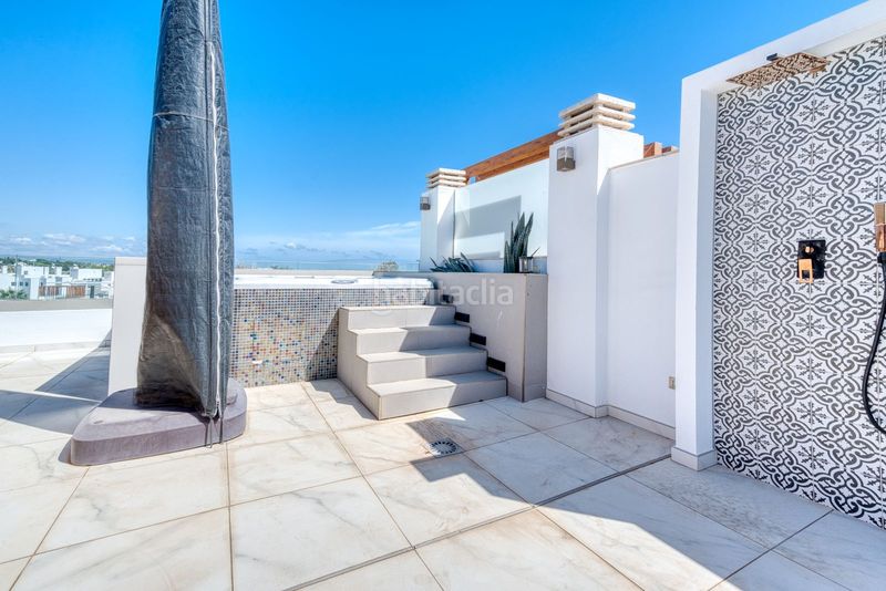 Foto 751ce0c8-2b55-4768-9f74-6b79995c1e1c. Alquiler ático en n/a vida de lujo : ático con 198 m² de terrazas y vistas panorámicas en Estepona