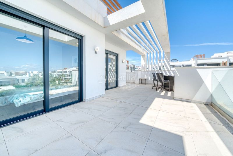 Foto 87ea3327-02ef-480f-b2b3-492da85f6830. Alquiler ático en n/a vida de lujo : ático con 198 m² de terrazas y vistas panorámicas en Estepona