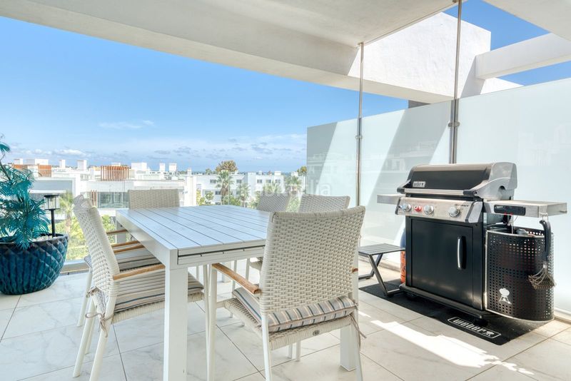 Foto b432da3f-b34a-4ea7-a4f9-94f526c5e3d3. Alquiler ático en n/a vida de lujo : ático con 198 m² de terrazas y vistas panorámicas en Estepona