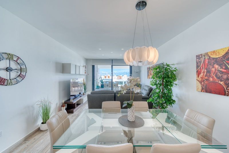 Foto c3cdfe0a-6e4e-465b-ab25-e1a22d9d17d9. Alquiler ático en n/a vida de lujo : ático con 198 m² de terrazas y vistas panorámicas en Estepona