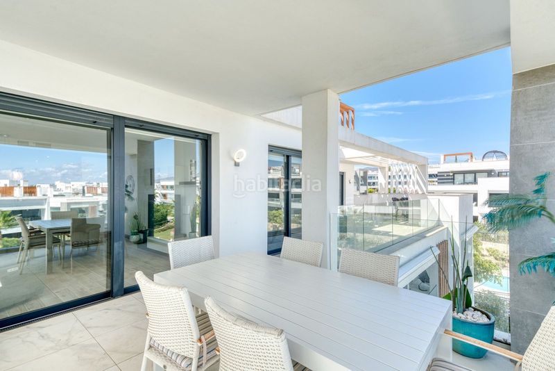 Foto ca615c79-448a-4ce4-90b9-2ed804bb91af. Alquiler ático en n/a vida de lujo : ático con 198 m² de terrazas y vistas panorámicas en Estepona