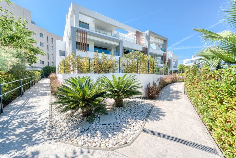 Foto dc0dcf38-599e-4fdc-b867-e84531ab77ac. Alquiler ático en n/a vida de lujo : ático con 198 m² de terrazas y vistas panorámicas en Estepona